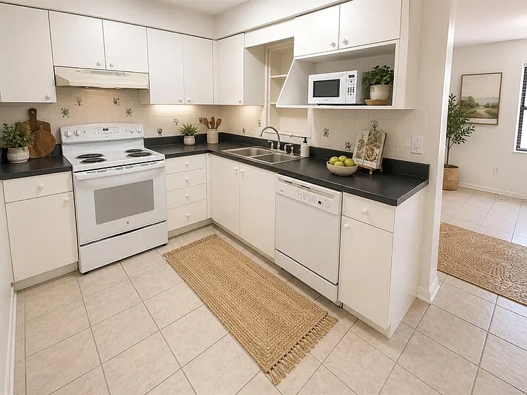 7310 Filbert Ln — Photo 3
