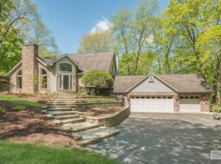 18 Wooden Bridge Dr, Yorkville, IL 60560