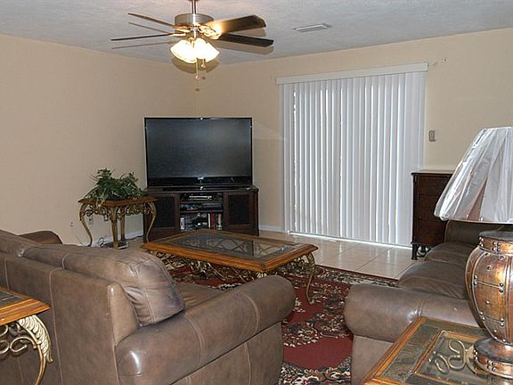 LARGE LIVING AREA WITH PATIO DOORS OPENING TO DECK.