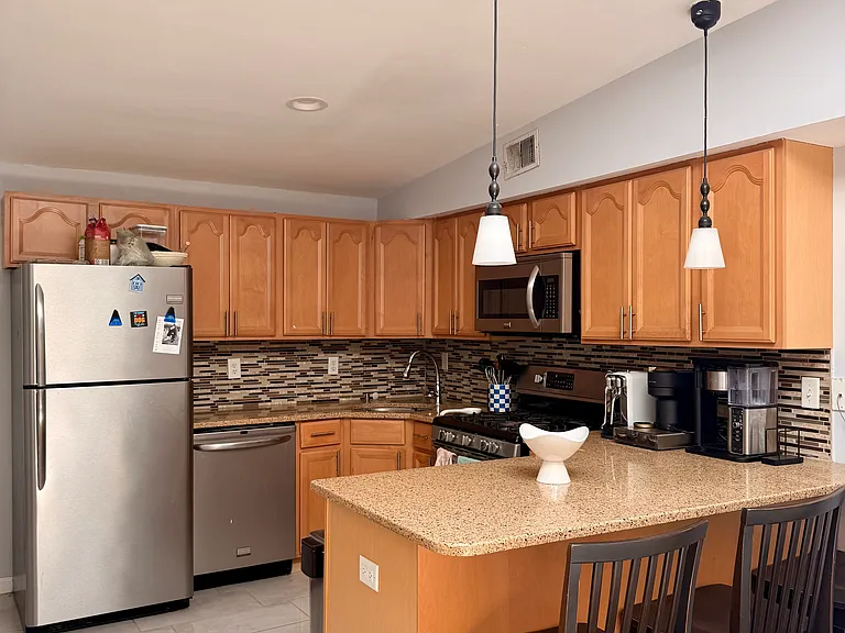 635 Bloomfield St #2 — Photo 8