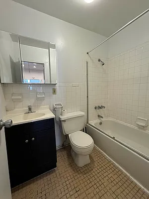 Rented by KNOCKKNOCK LLC | media 8