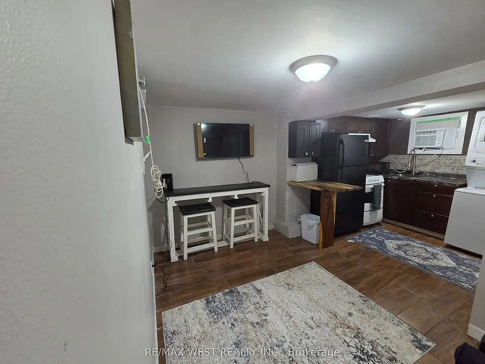 44 Beechwood Ave #BASEMENT