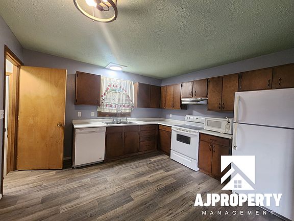5th image of 233 N Fanelle Ave