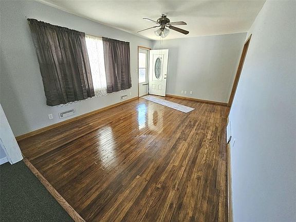 4th image of 2514 Glenn St