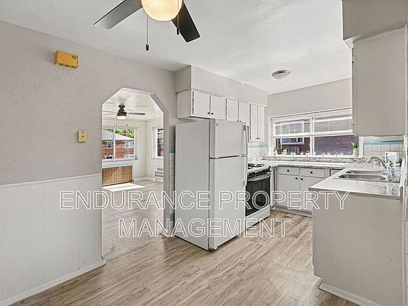 5th image of 629 Maple Dr APT 4