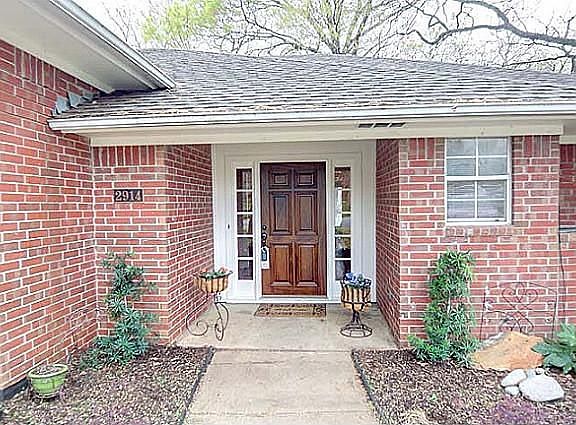 5th image of 2914 S Creekwood Dr