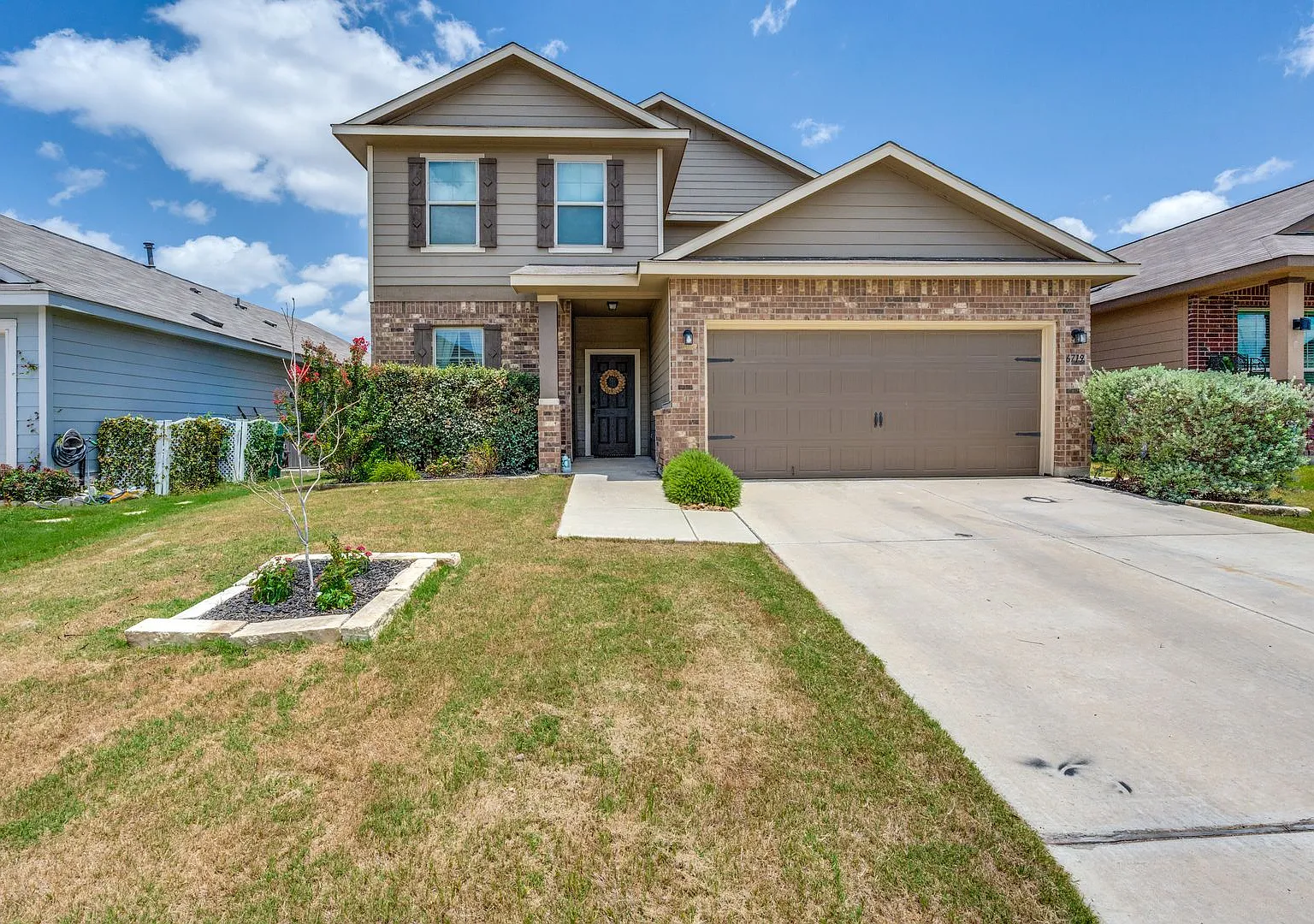 Beautiful 4-Bedroom Home In Northeast Crossing — Photo 1