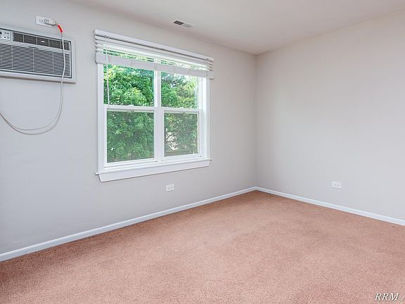 5th image of 440 S Slusser St #6