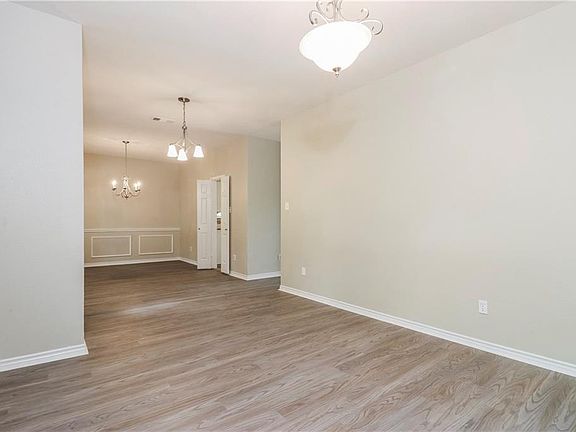 4th image of 2506 Palisades Pl
