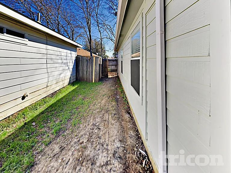 10525 Flamewood Dr — Photo 15