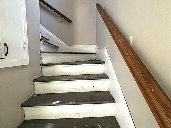 3rd image of 224 N Elm St