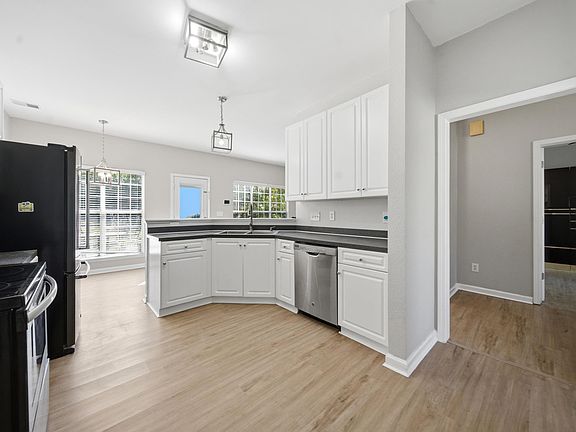 5th image of 300 Gallatin Cir