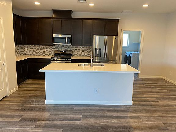 Quartz counter island