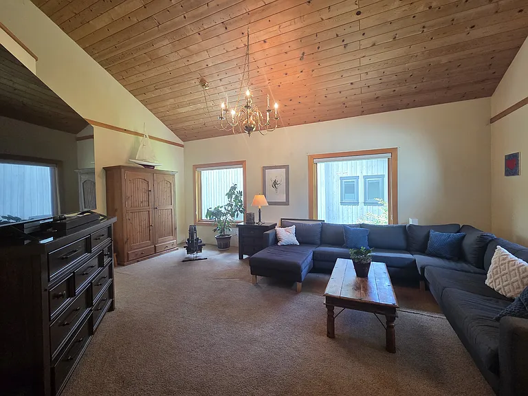 8261 Valley Dr — Photo 5