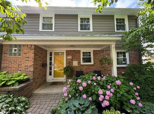 907 Bellclaire Ave SE, East Grand Rapids, MI 49506