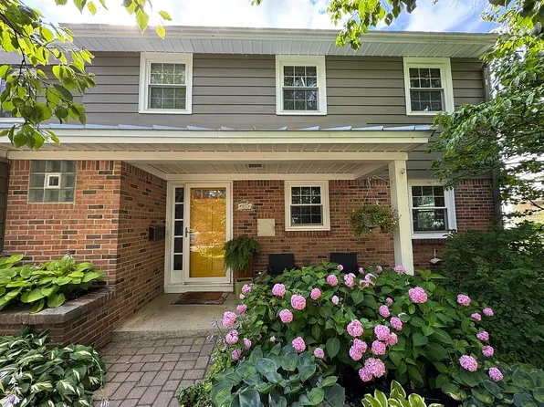 907 Bellclaire Ave SE, East Grand Rapids, MI 49506