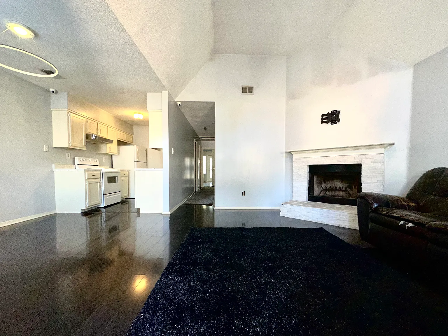 3 bed, 1260 sqft, $1,750 — Photo 2