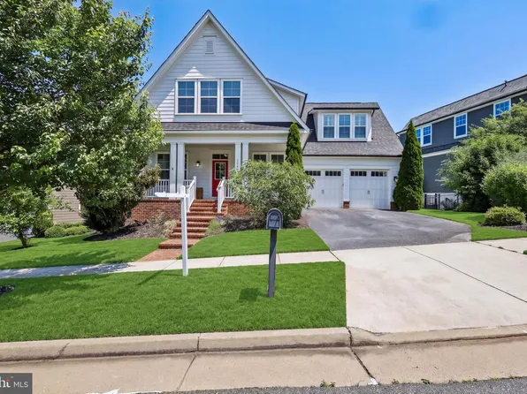 17141 Gullwing Dr, Dumfries, VA 22026