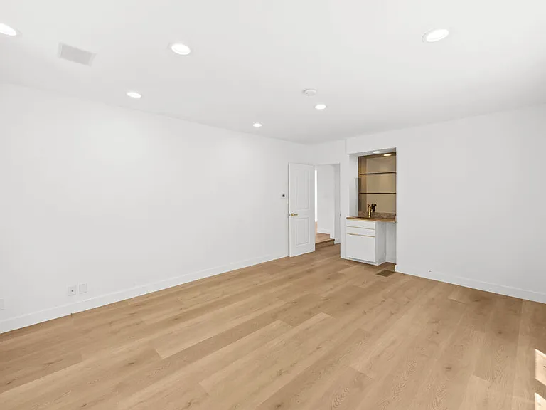 244 S Almont Dr — Photo 14