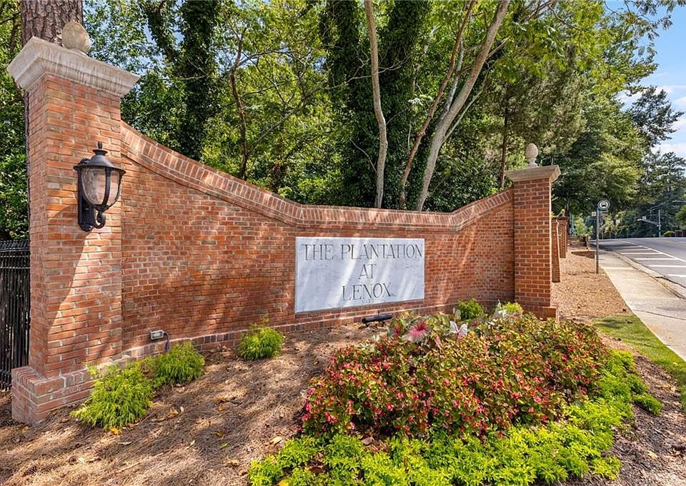 1st image of 27410 Plantation Dr NE