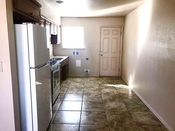 4th image of 594 Lomaland Dr #1