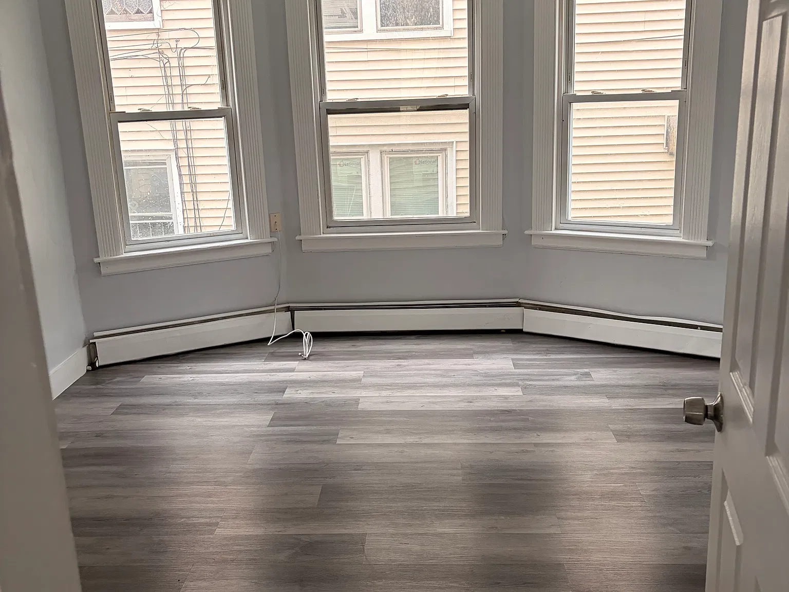 3 bed, 1000 sqft, $1,400 — Photo 2