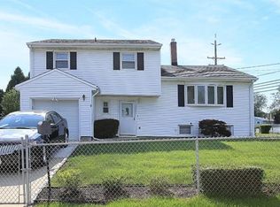 1 Waverly Dr E, Edison, NJ 08817