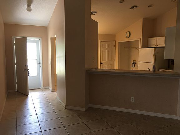 4th image of 1363 32nd Avenue SW