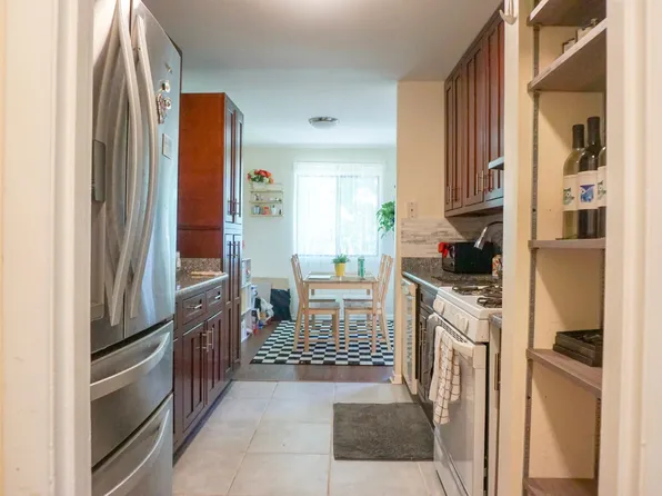 7615 Lee Hwy APT 301, Falls Church, VA 22042
