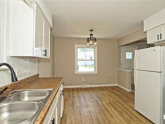4th image of 484 E 300th St