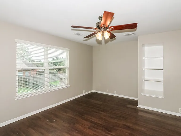 19119 Royal Isle Dr — Photo 16