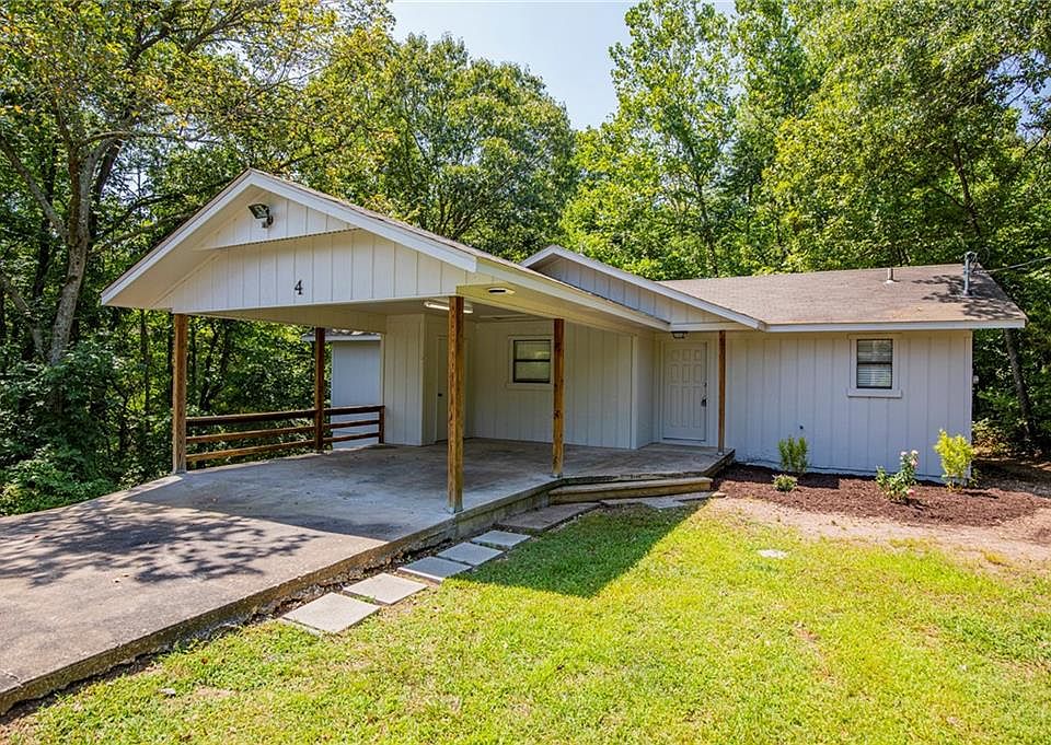 1st image of 4 Carrick Cir
