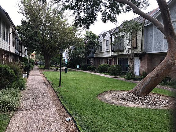 2nd image of 10810 Briar Forest Dr