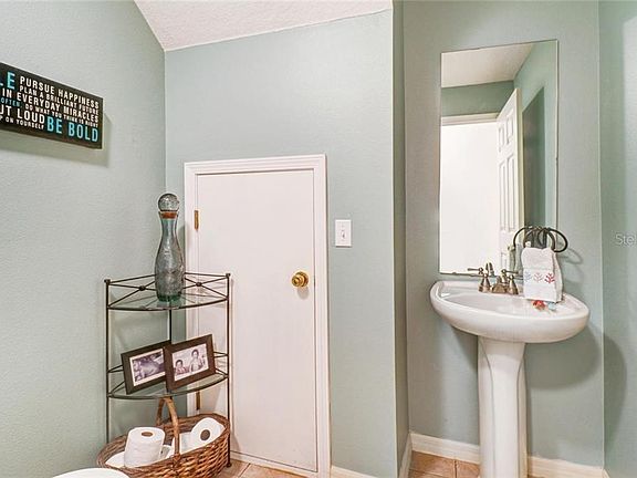 4th image of 225 Hardcastle Pl