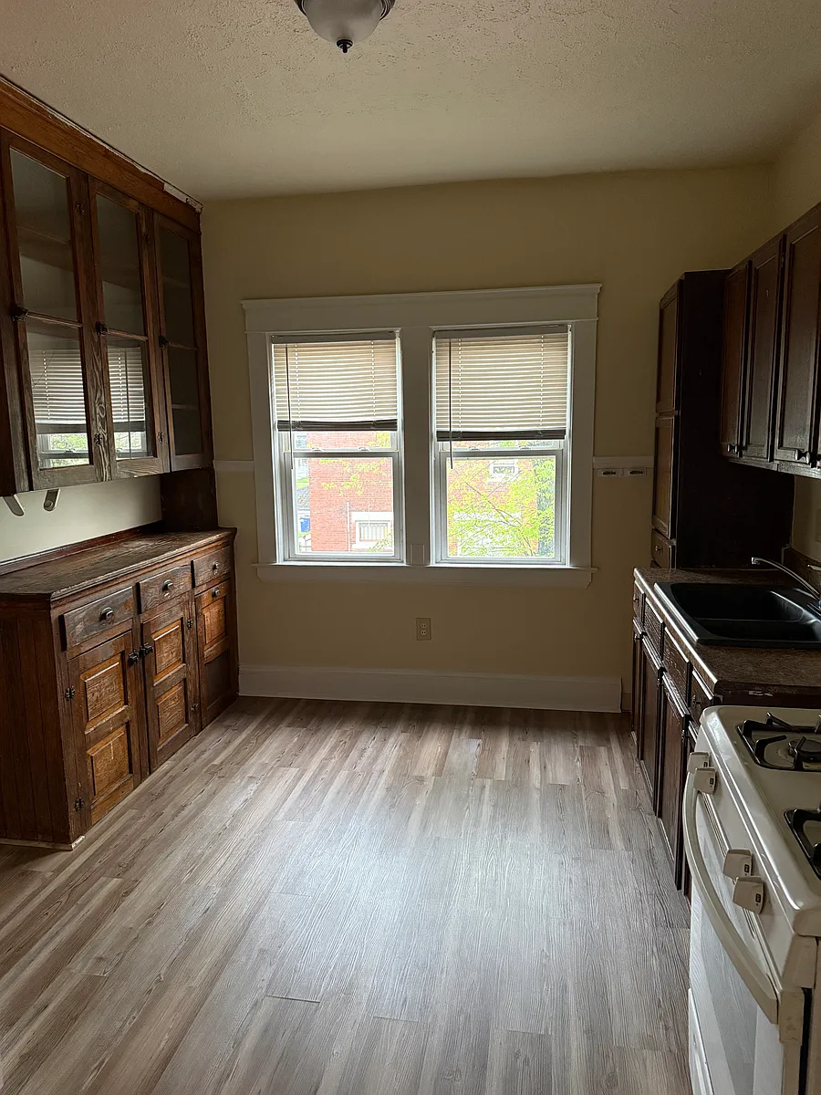 Building Photo - 4303 Denison Ave #3