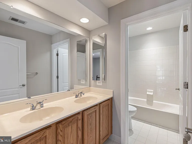 15436 Symondsbury Way — Photo 39