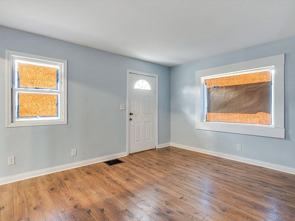 4th image of 30 N Waverly St