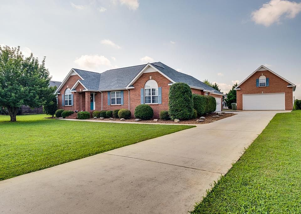 1st image of 221 Brandi Cir