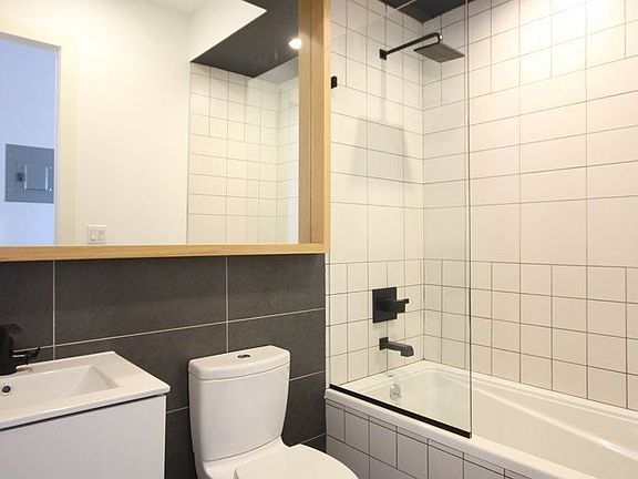 4th image of 374 Throop Ave APT 4