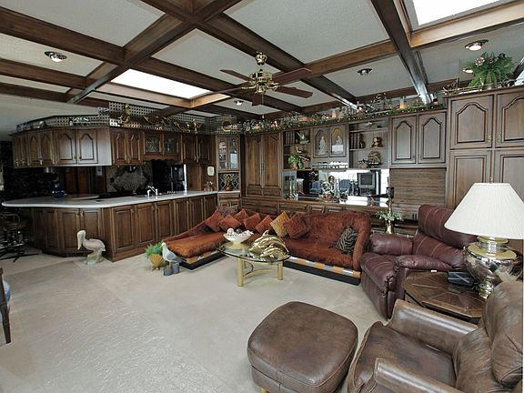 3rd image of 7107 Lake Shore Dr