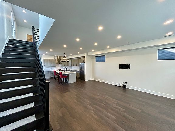 5th image of 2511 S Delaware St