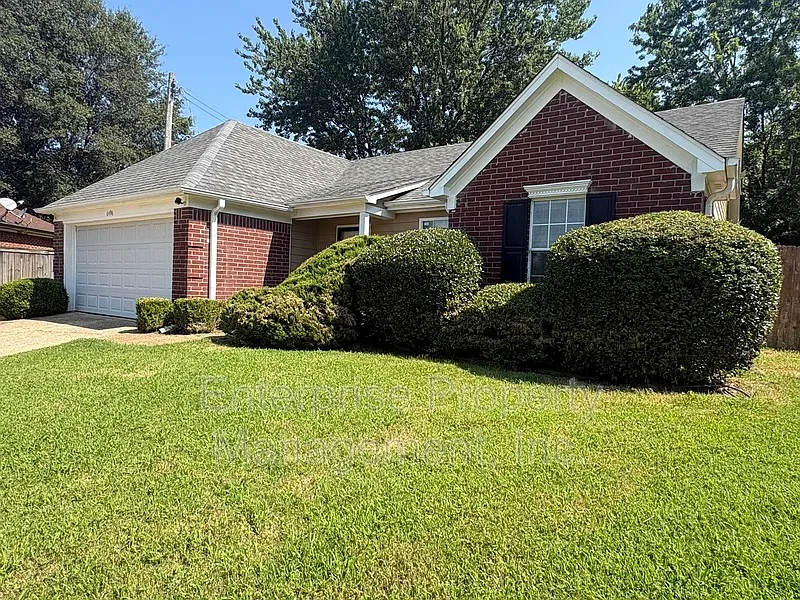 3 bed, 2.0 bath, 1308 sqft, $1,650 — Photo 3