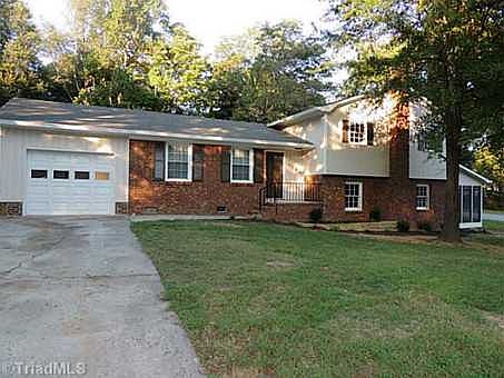 2nd image of 3100 Covedale St