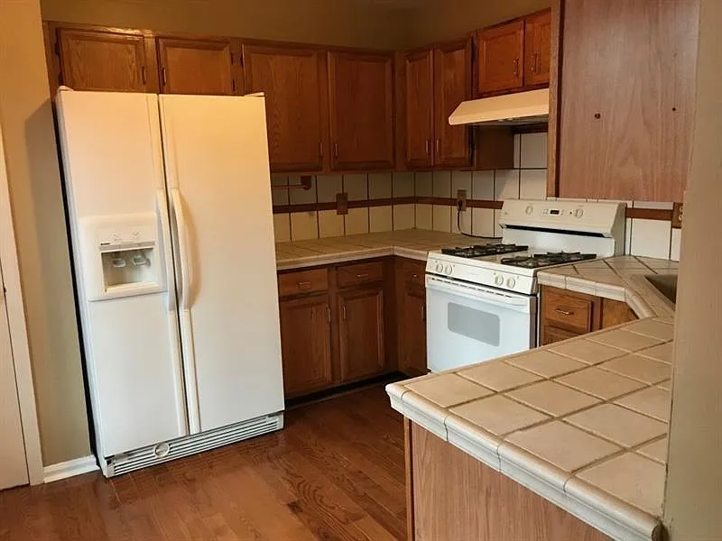 3 bed, 2.5 bath, 1575 sqft, $2,000 — Photo 4