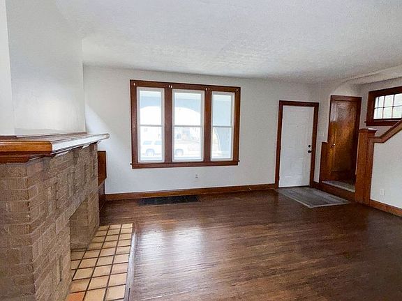 3rd image of 1342 S Champion Ave