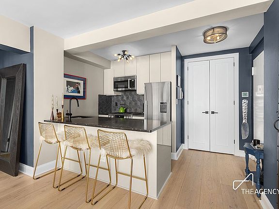4th image of 33 Greenwich Ave APT 5A