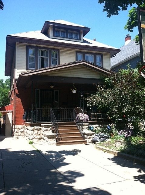 No front lawn to mow. 