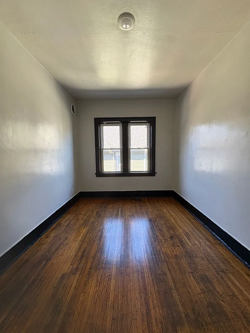 401 Ridgeway Ave. — Photo 2