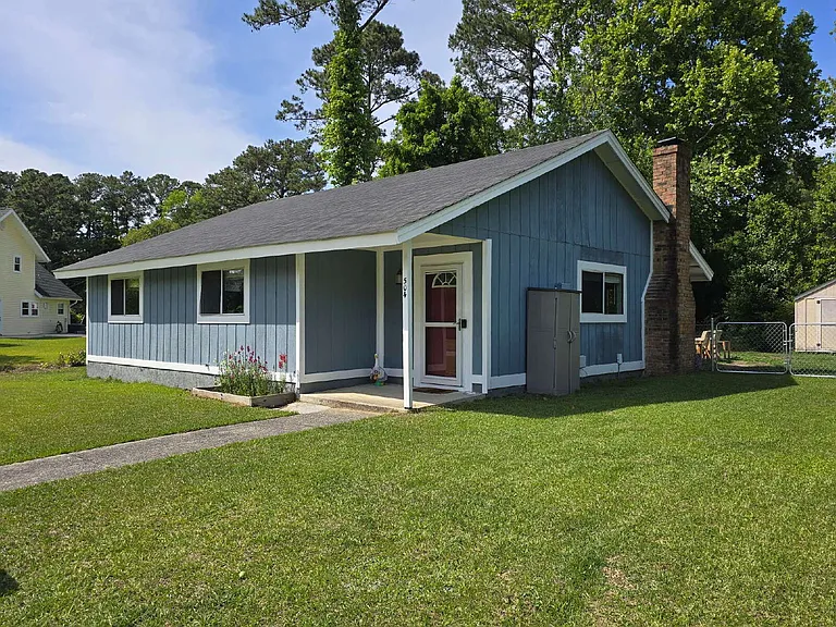 504 Dennis Rd — Photo 3