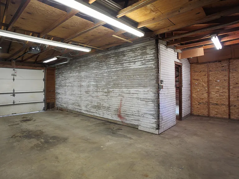 815 E Chestnut St — Photo 26